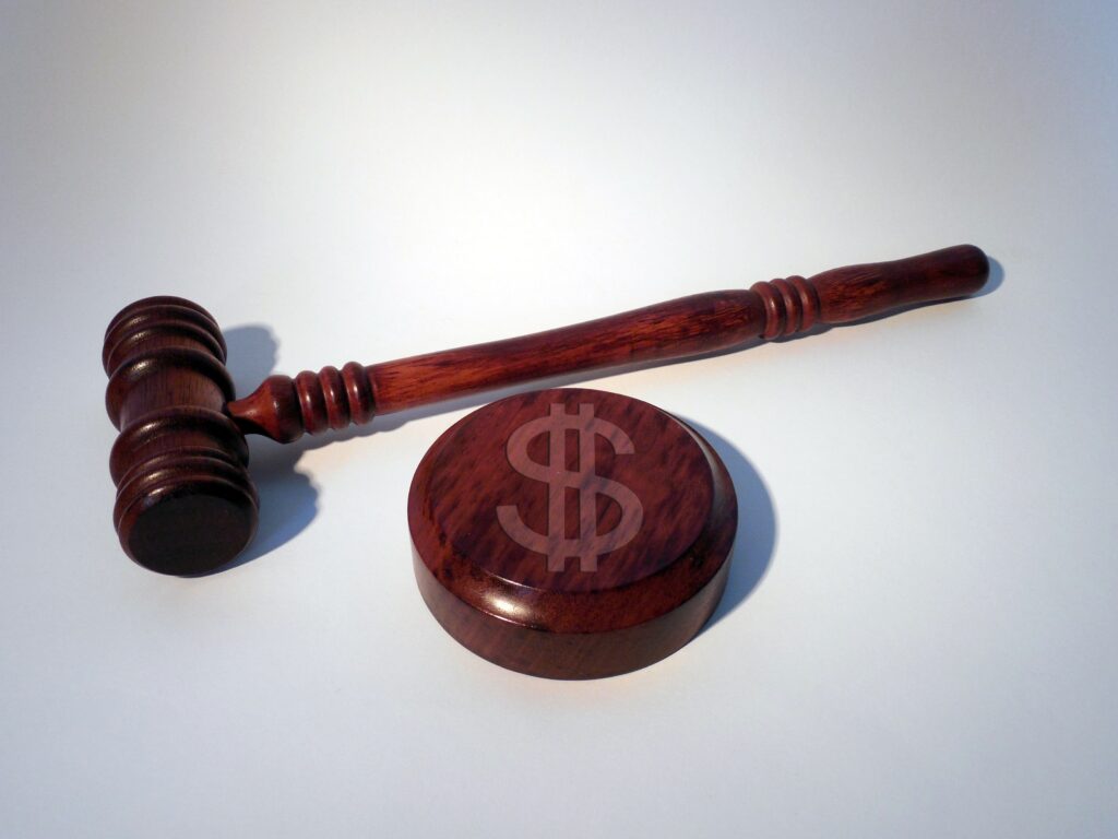 R&eacute;clamation des frais d&rsquo;avocats, int&eacute;r&ecirc;ts et p&eacute;nalit&eacute;s en copropri&eacute;t&eacute; : quelle est la limite ?